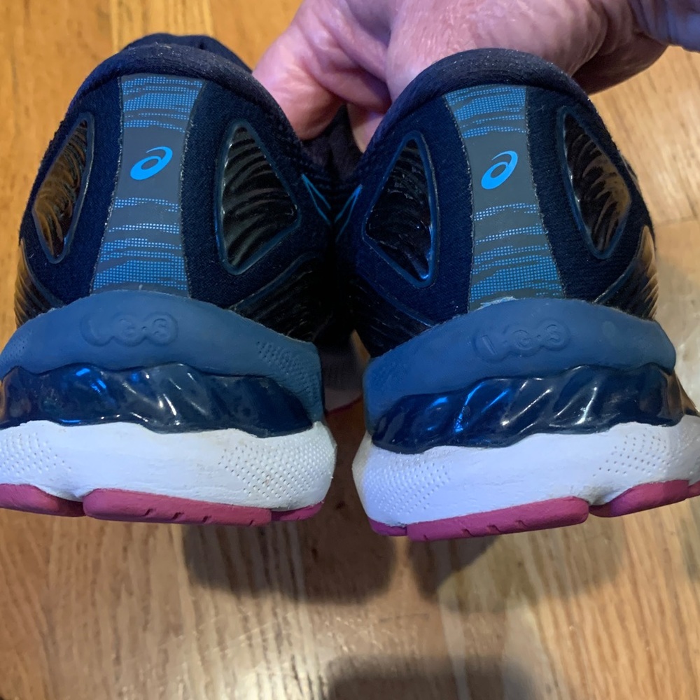 ASICS Women’s 10-1/2 Wide, Gel Nimbus 23 Athletic Sneakers Tennis Shoes - Picture 6 of 7